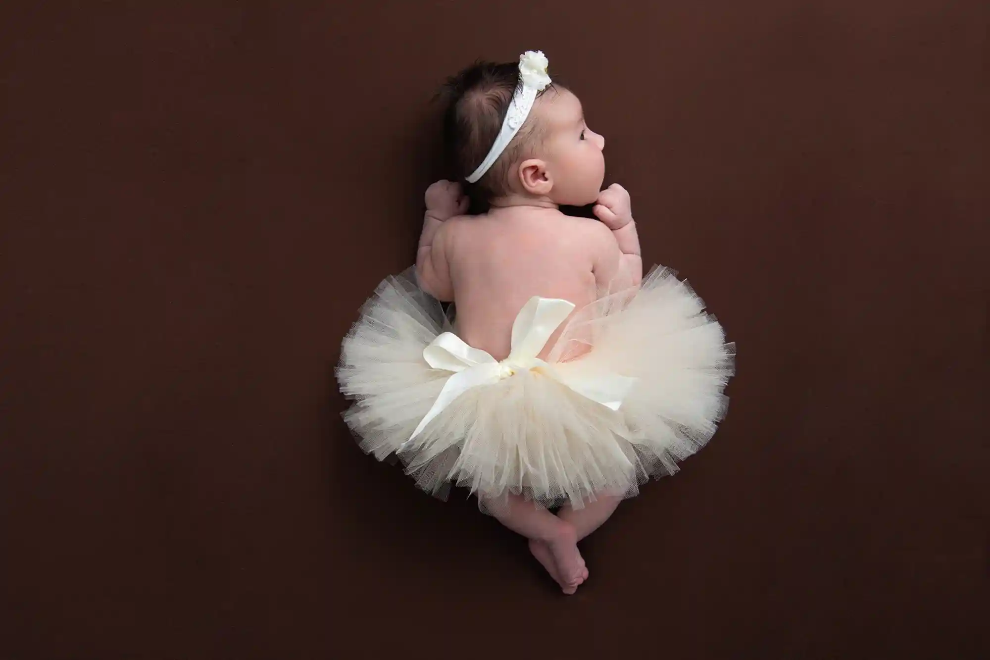 Family and newborn interaction at Sky Portraits, North Shore, Sydney - family photography specialist